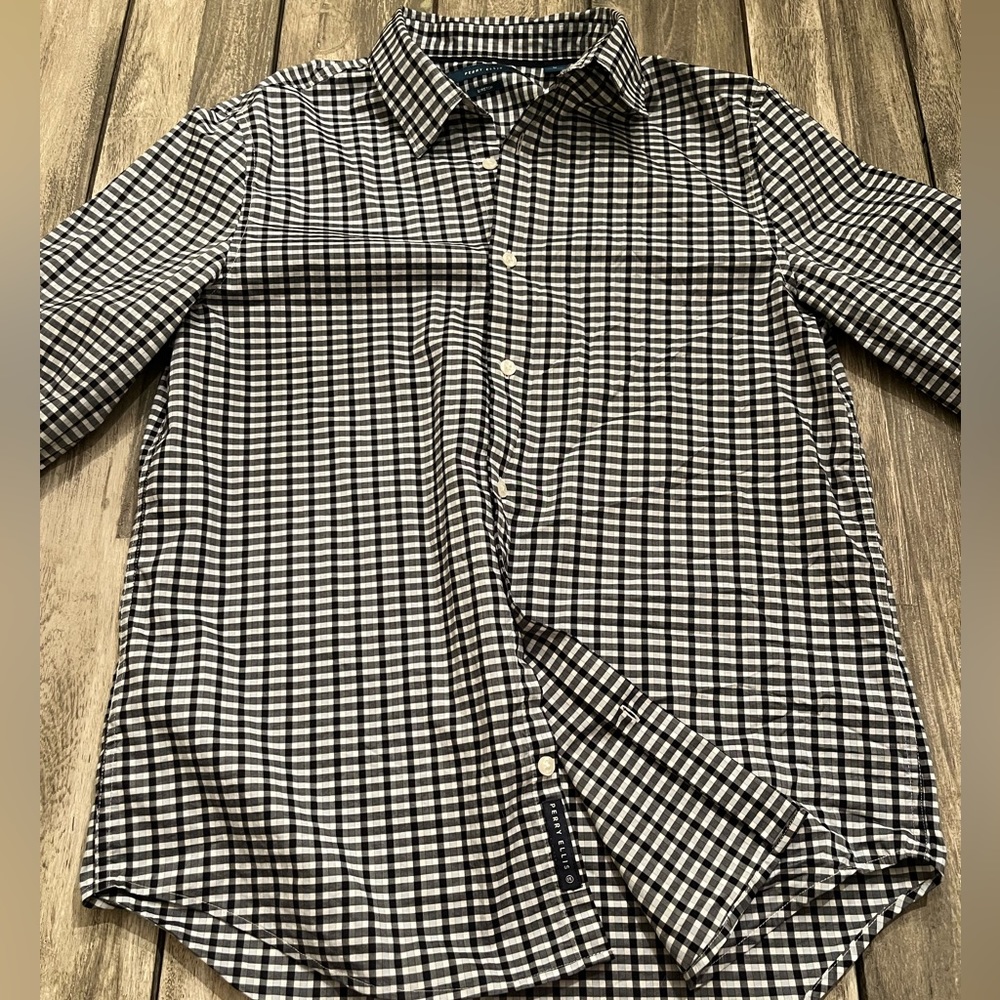 Perry Ellis stretch button up size medium. Gently used.